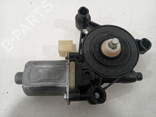 Left front window motor SEAT LEON (KL1, KLG) 1.0 TSI | BP32345859E21 - Image 2