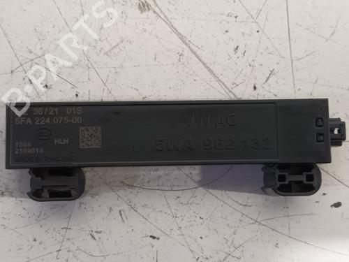 Used Antenna/Base AUDI A3 Sportback (8YA, 8YF) RS3 quattro (400 hp) 24584451