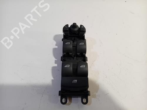 switch-volvo-v40-hatchback-525-2012-2013-2014-2015-2016-2017-2018-2019-23988034 main image