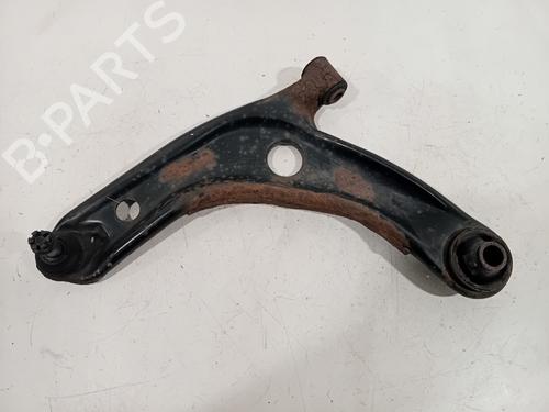 Venstre fortil bærearm TOYOTA YARIS (_P9_) 1.3 VVT-i (SCP90_, SCP90R) (87 hp) 29371117