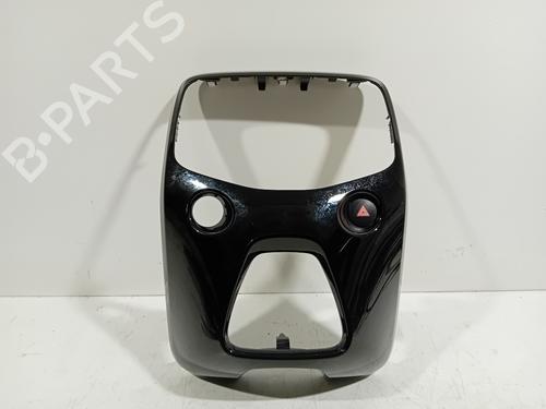 Mittelkonsole PEUGEOT 108 1.0 VTi (69 hp) 16412935