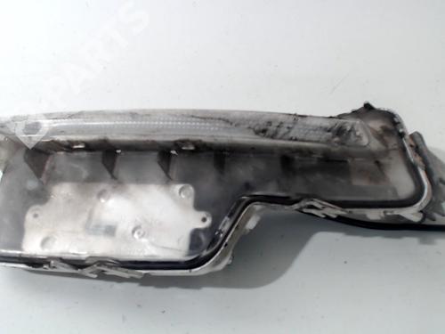 Used Right daytime light Right daytime light VOLVO V60 I (155) D6 Hybrid AWD (280 hp) 10670102 10670102