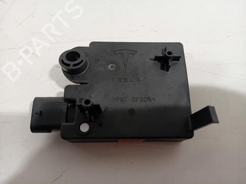 Electronic module TESLA MODEL 3 (5YJ3) EV AWD | BP31042728M83