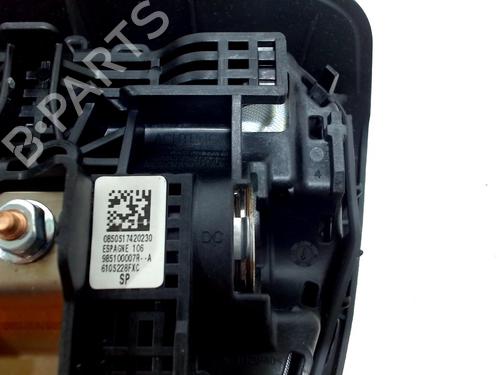 Used Driver airbag RENAULT MEGANE III Coupe (DZ0/1_) 1.6 16V (DZ0U, DZ1B, DZ1H) (110 hp) 11498695