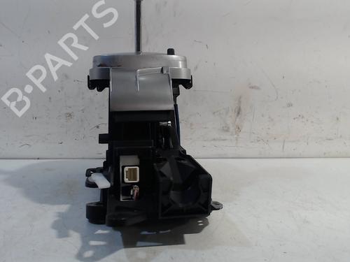 Used Gear lever TOYOTA YARIS (_P13_) 1.5 Hybrid (NHP130_, NHP130) (101 hp) 11967400