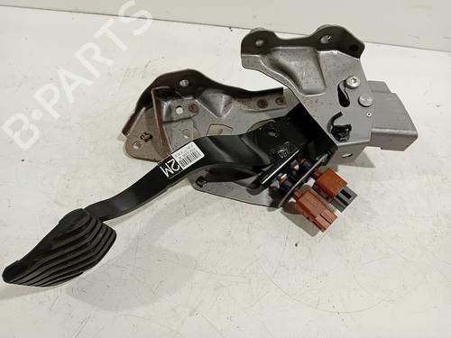 Used Break pedal RENAULT KADJAR (HA_, HL_) 1.2 TCe 130 (HLMR) (130 hp) 15958161