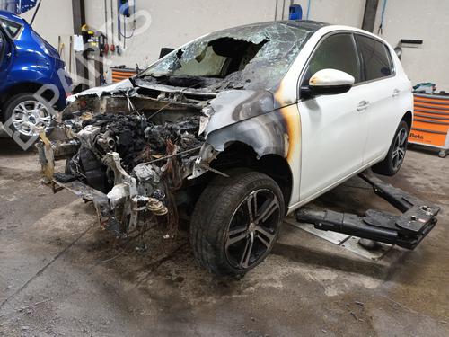 Brugte PEUGEOT 308 II (LB_, LP_, LW_, LH_, L3_)  1.2 THP 130  4599694