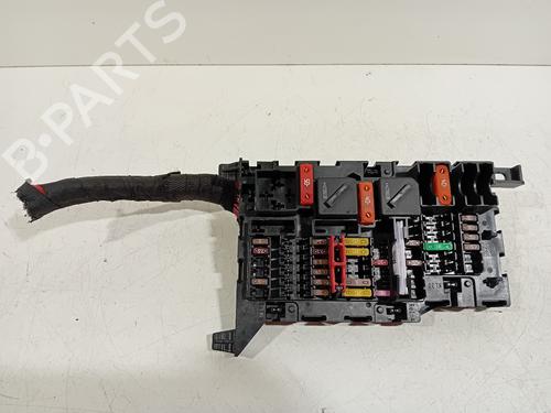 Used Fuse box Fuse box 17331490 17331490