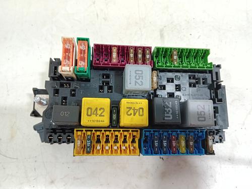 Used Fuse box Fuse box 17031235 17031235