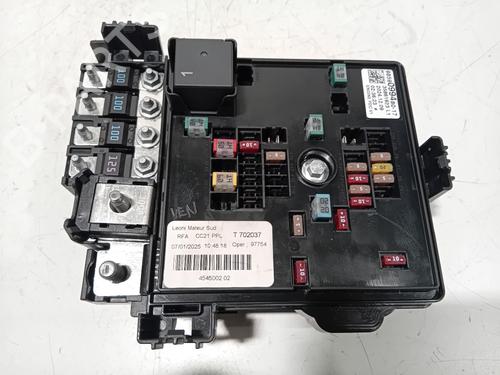 Used Fuse box Fuse box 37671717 37671717