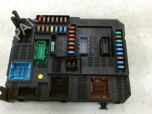 Used Fuse box Fuse box 9805884 9805884