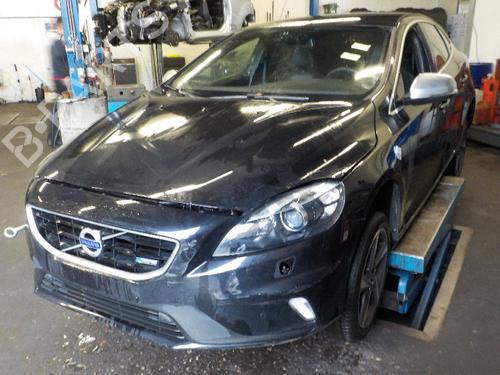 VOLVO V40 Hatchback (525) D3 (150 hp) 810843