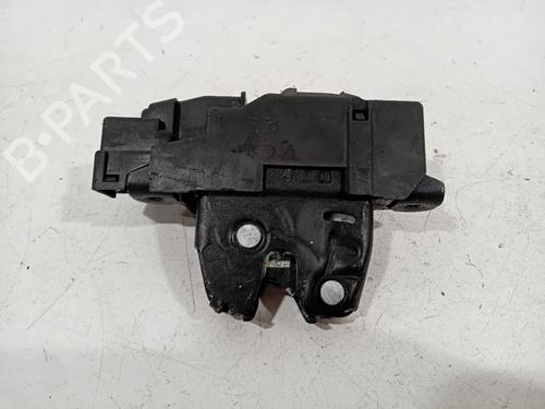 Used Tailgate lock OPEL CORSA F (P2JO) 1.2 (68) (75 hp) 29028659