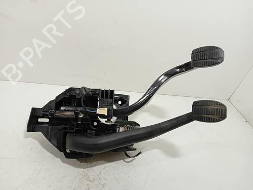 Used Pedal BMW 2 Gran Tourer (F46) 216 d (116 hp) 13753723