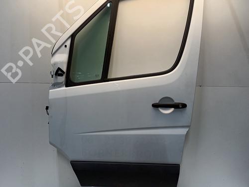 Used Left front door MERCEDES-BENZ SPRINTER 3,5-t Van (B906) 316 CDI (906.631, 906.633, 906.635, 906.637) (163 hp) 30489106