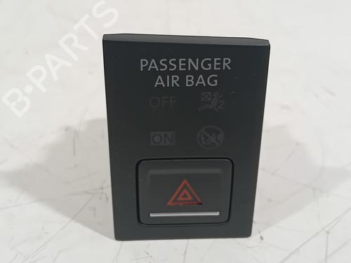 Used Warning switch VW GOLF VII (5G1, BQ1, BE1, BE2) 1.4 GTE Hybrid (204 hp) 31132573