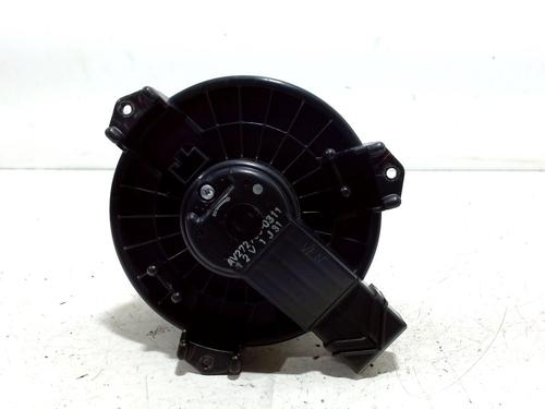 Motor calefaccion TOYOTA YARIS (_P9_) 1.3 VVT-i (SCP90_, SCP90R) (87 hp) 11806034