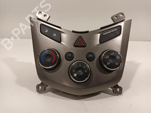 Used Climate control Climate control 16931824 16931824