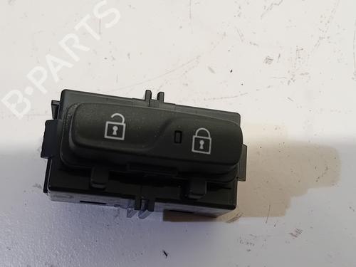switch-volvo-v40-hatchback-525-2012-2013-2014-2015-2016-2017-2018-2019-23988035 main image
