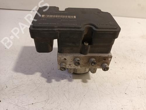 Used ABS pump TOYOTA YARIS (_P9_) 1.3 VVT-i (SCP90_, SCP90R) (87 hp) 17228908