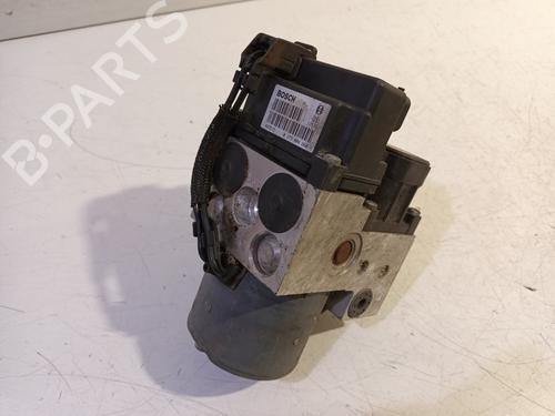 Used ABS pump KIA SORENTO I (JC) 2.5 CRDi 4WD (140 hp) 17861365