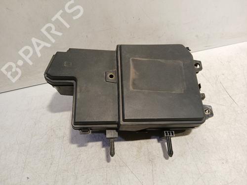 Used Fuse box Fuse box 38468173 38468173