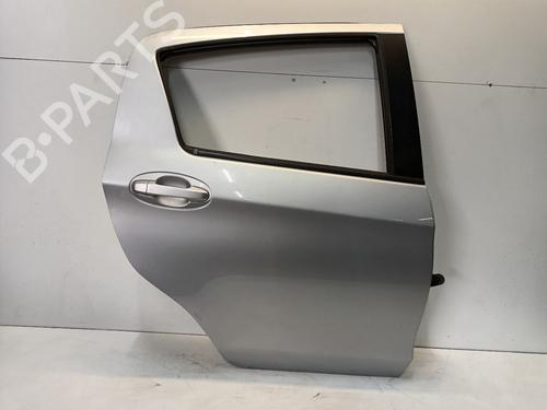 Puerta trasera derecha TOYOTA YARIS (_P13_) 1.3 (NSP130_, NSP130) (99 hp) 33003568
