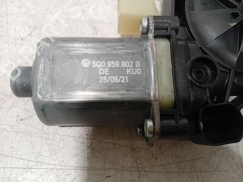Right front window motor SKODA KAROQ (NU7, ND7) 1.5 TSI | BP38468378E20 - Image 4