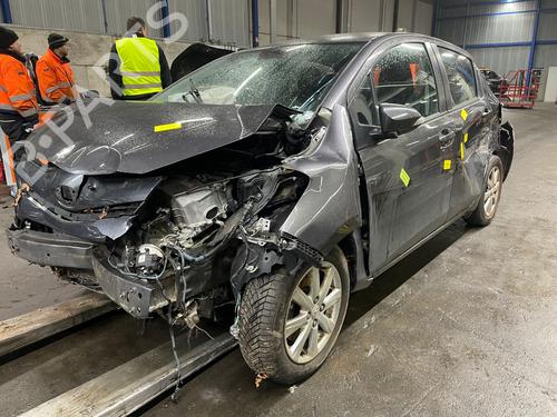 Teile für TOYOTA YARIS (_P13_) 1.5 Hybrid (NHP130_, NHP130) (101 hp) 4424716 