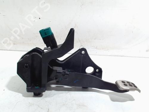 Used Break pedal RENAULT CLIO V (B7_) 1.0 TCe 100 (B7MT) (101 hp) 13450137