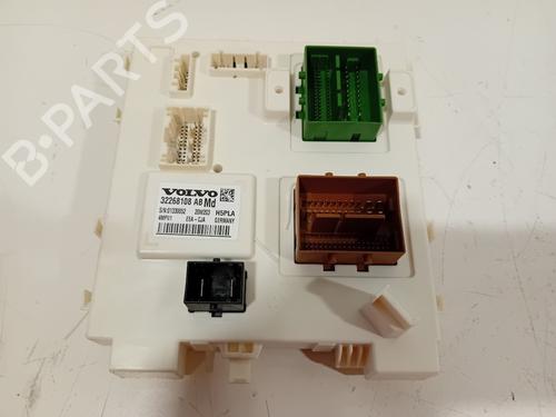 Used Fuse box VOLVO XC40 (536) T4 (190 hp) 24135992