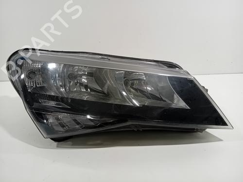 Højre forlygte SKODA SUPERB III Estate (3V5) 1.5 TSi (150 hp) 24207494