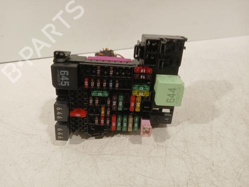 Used Fuse box Fuse box 39586853 39586853