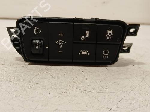 switch-kia-stonic-yb-2017-26883901 main image
