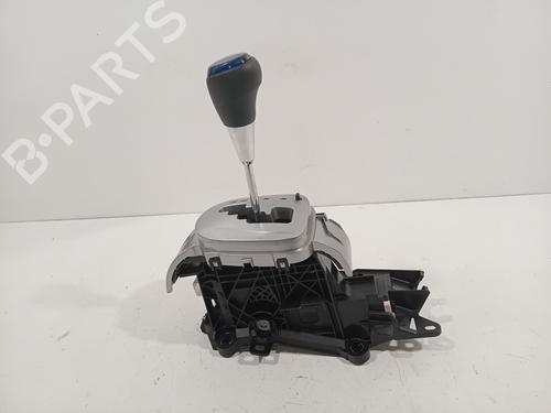 Used Gear lever TOYOTA YARIS (_P13_) 1.5 Hybrid (NHP130_, NHP130) (101 hp) 26532768