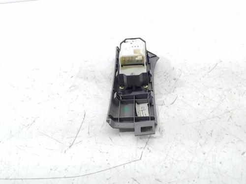 Used Switch TOYOTA YARIS (_P9_) 1.3 VVT-i (SCP90_, SCP90R) (87 hp) 13207718