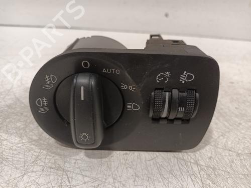 Used Headlight switch AUDI A1 Sportback (8XA, 8XF) 1.4 TFSI (122 hp) 25980503
