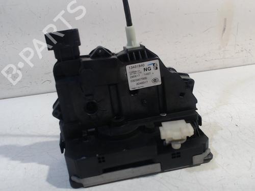 Serrure avant droite OPEL CORSA E (X15) 1.3 CDTI (08, 68) (95 hp) 13207264