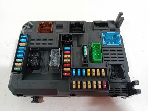 Used Fuse box Fuse box 23989325 23989325