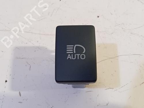 switch-toyota-c-hr-_x1_-2016-28587754 main image