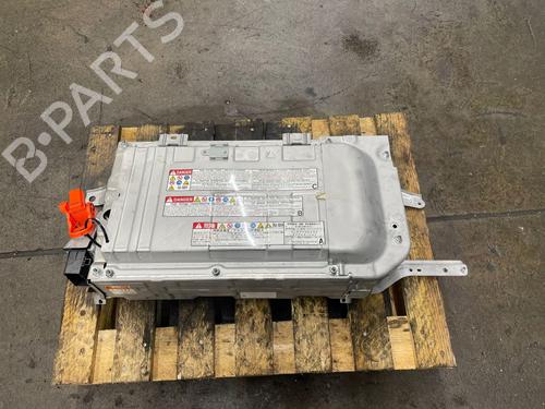Used Battery TOYOTA YARIS (_P13_) 1.5 Hybrid (NHP130_, NHP130) (101 hp) 32167161