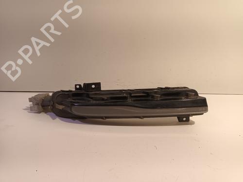 right-daytime-light-volvo-v40-hatchback-525-2012-2013-2014-2015-2016-2017-2018-2019-23646587 main image