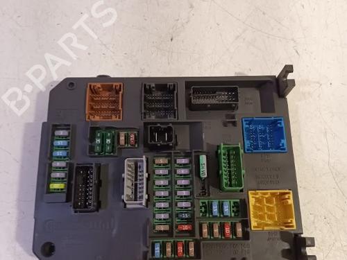 Used Fuse box Fuse box 13917098 13917098