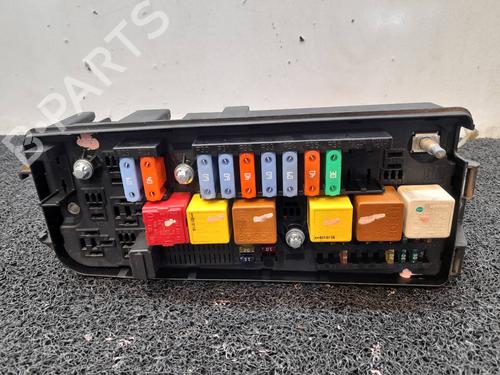 Fuse box OPEL SIGNUM Hatchback (Z03) 2.2 DTI (F48) | BP9682105E1 