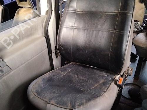 Stol høyre foran VW TRANSPORTER T4 Van (70A, 70H, 7DA, 7DH) 1.9 TD (68 hp) 30712821