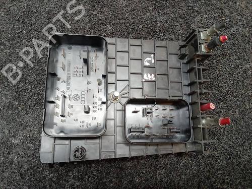 Fuse box VW GOLF V (1K1) 1.6 FSI | BP8386404E1 
