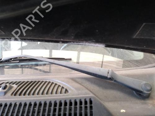 Used Front windshield wiper arm Front windshield wiper arm 15131931 15131931