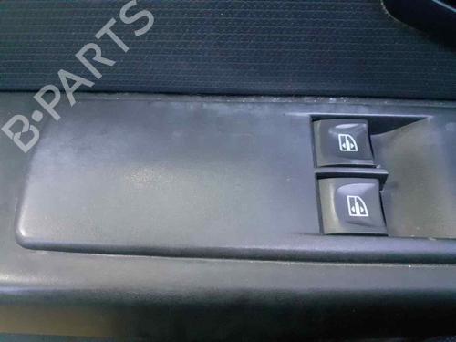 Used Left front window switch RENAULT CLIO IV (BH_) [2012-2021]  30055273