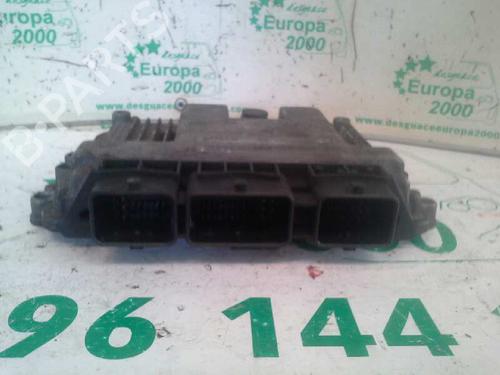 Used Engine control unit (ECU) RENAULT SCÉNIC II (JM0/1_) [2003-2010]  138235