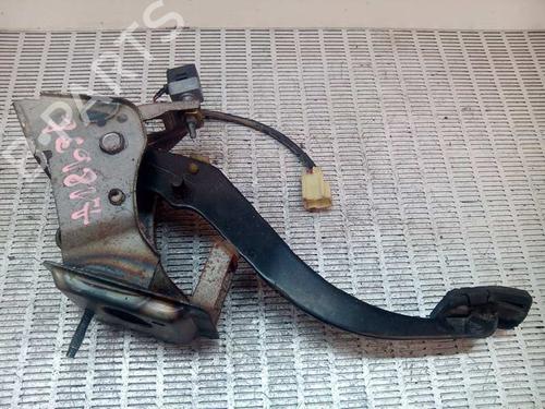 Used Clutch pedal Clutch pedal 8767729 8767729